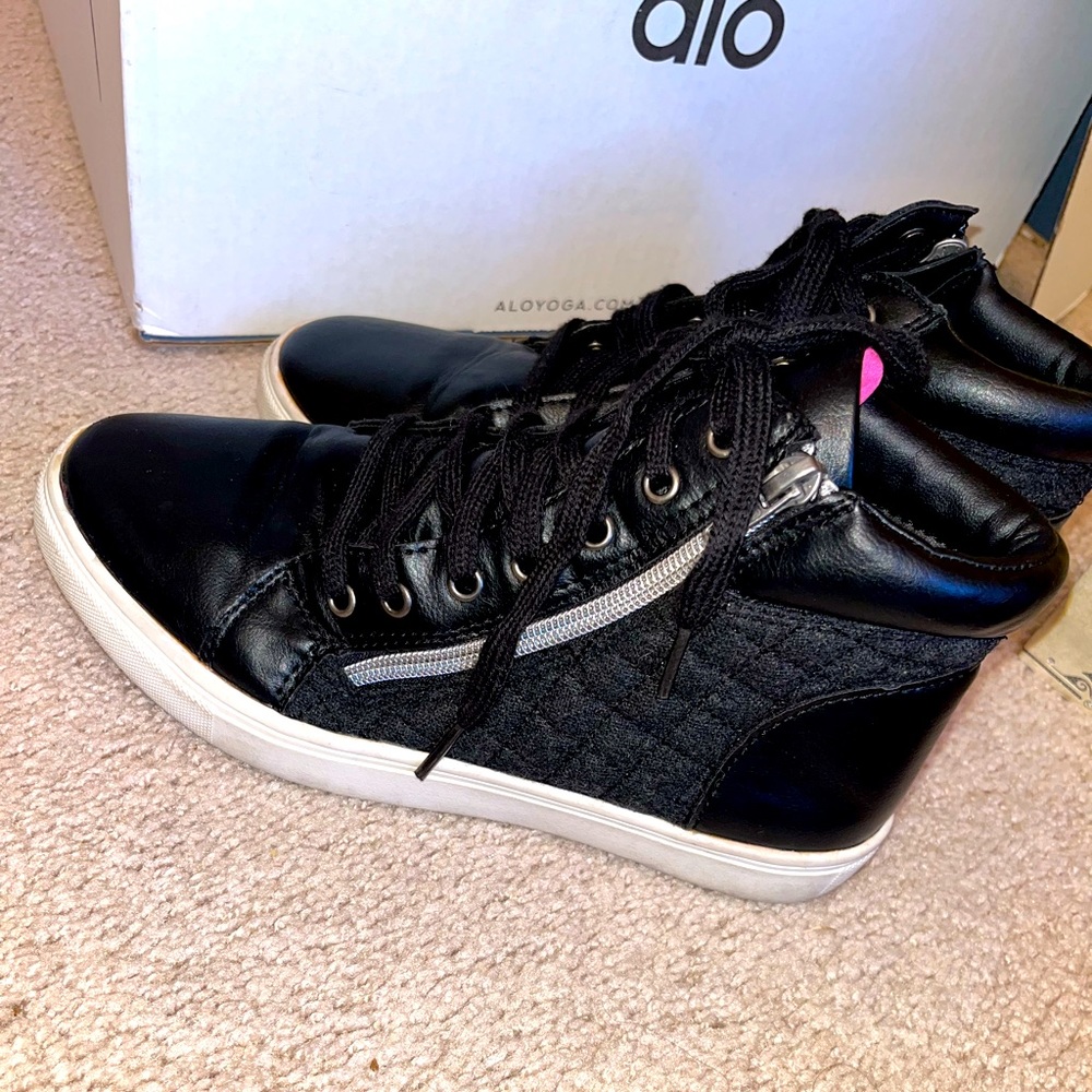SO Jumpies Black Quilted Faux Leather ZipUp Hightop Shoes- size 5 - *WORN ONCE*